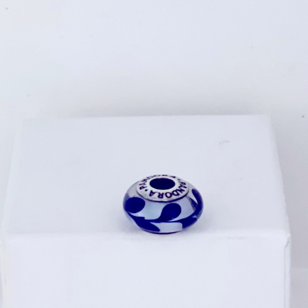 Pandora NEW limited edition Murano charm purple white.